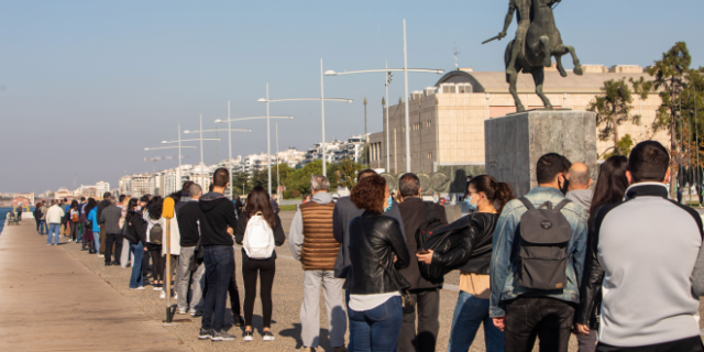 Θεσσαλονίκη: Ατελείωτες ουρές για rapid test – Προ των πυλών το lockdown