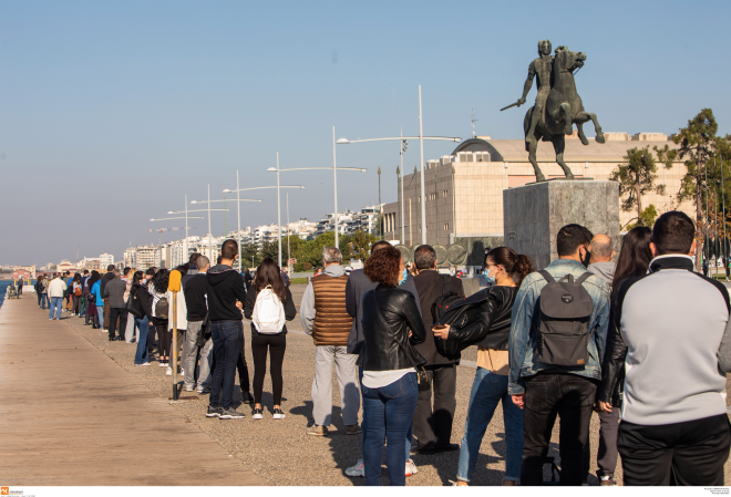 Θεσσαλονίκη: Ατελείωτες ουρές για rapid test – Προ των πυλών το lockdown