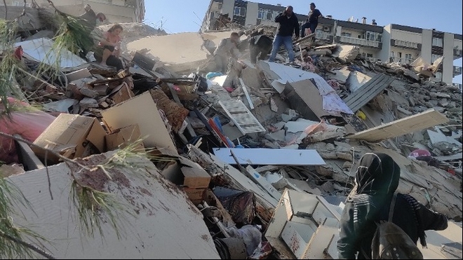 Σεισμός ανοιχτά της Σάμου: Απόλυτη καταστροφή στη Σμύρνη, κατέρρευσαν πάνω από 20 κτίρια
