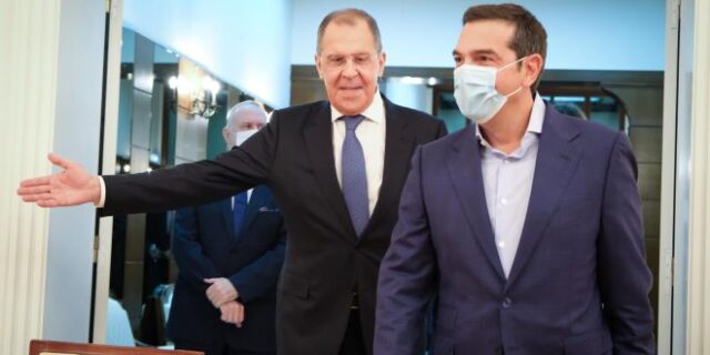 Θερμό κλίμα και θετικές μνήμες στην συνάντηση Τσίπρα – Λαβρόφ