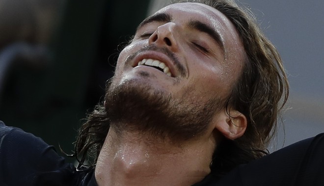 Ο Τσιτσιπάς γράφει ιστορία: Προκρίθηκε στους “4” του Roland Garros