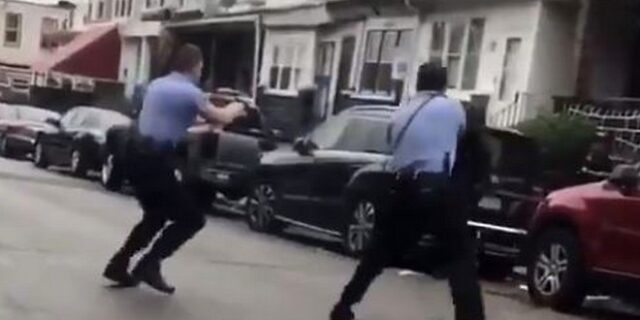 ΗΠΑ: Εν ψυχρώ δολοφονία Αφροαμερικανού – Τον πυροβόλησαν πάνω από 10 φορές
