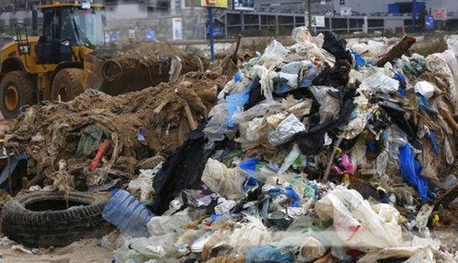 Σχεδόν 230.000 τόνοι πλαστικών καταλήγουν στη Μεσόγειο κάθε χρόνο
