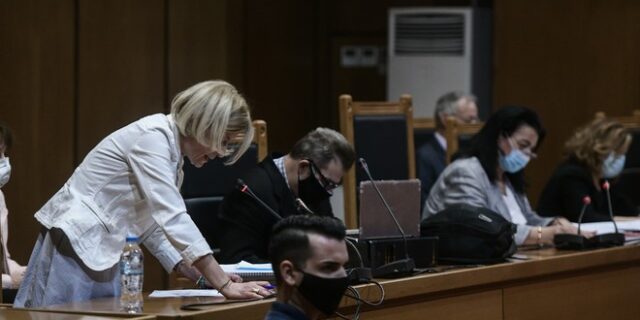 Δίκη Χρυσής Αυγής: Φάκελοι με απειλητικές επιστολές για τους δικαστές της έδρας