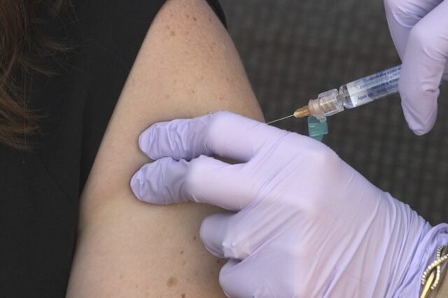 Κορονοϊός: Αναστέλλεται η κλινική δοκιμή 3ης φάσης του εμβολίου Johnson & Johnson
