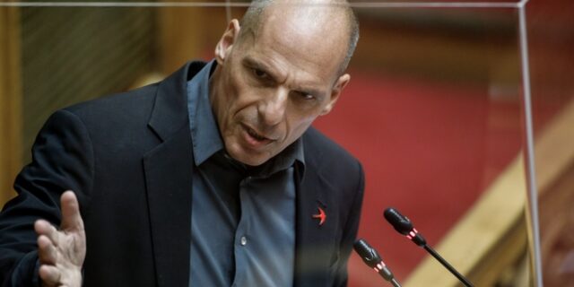 Επίκαιρη ερώτηση Βαρουφάκη στον Μητσοτάκη για τις αστοχίες στις καταγραφές του ΕΟΔΥ