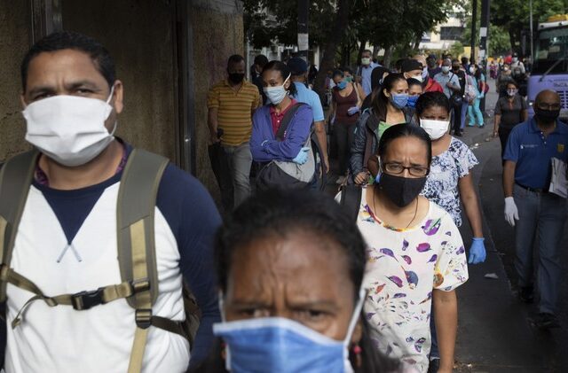 Βενεζουέλα: Από το ιατρικό και νοσηλευτικό προσωπικό άρχισε η εκστρατεία εμβολιασμού