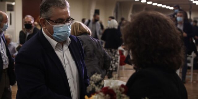 Κουτσούμπας: Υποδέχθηκε την Μ. Φύσσα σε εκδήλωση για τη δίκη της ΧΑ