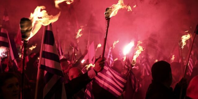 Θύματα της Χρυσής Αυγής μιλούν: “Βγήκαν από τα γραφεία τους 8-9 άτομα. Όλοι κρατούσαν σίδερα”