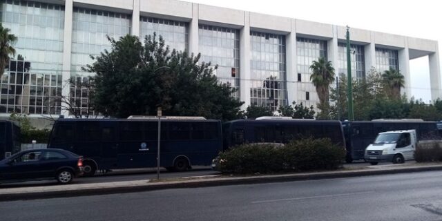 Δίκη Χρυσής Αυγής: Δρακόντεια μέτρα έξω από το Εφετείο – Έκλεισαν οι δρόμοι