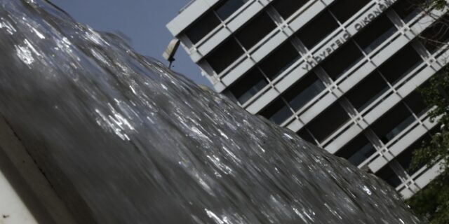 Προϋπολογισμός 2020: Υστέρηση 5,5 δισ. από άμεσους και έμμεσους φόρους στο 9μηνο
