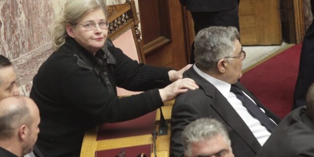 Τροπολογία – μπλόκο στους χρυσαυγίτες προωθεί η κυβέρνηση