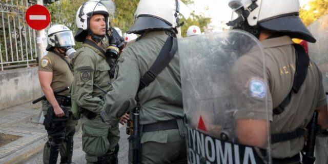 Ωμή αστυνομική βία καταγγέλλουν κάτοικοι και εργαζόμενοι στο Γαλάτσι