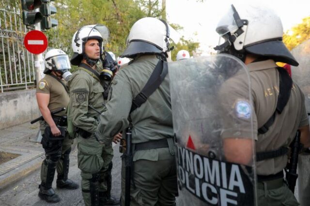 Ωμή αστυνομική βία καταγγέλλουν κάτοικοι και εργαζόμενοι στο Γαλάτσι