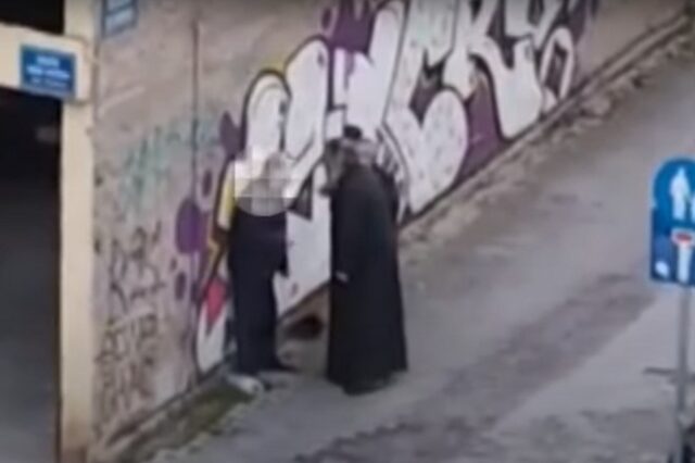 Κοζάνη: Σε αργία ο ιερέας που χαστούκισε πολίτη στη μέση του δρόμου