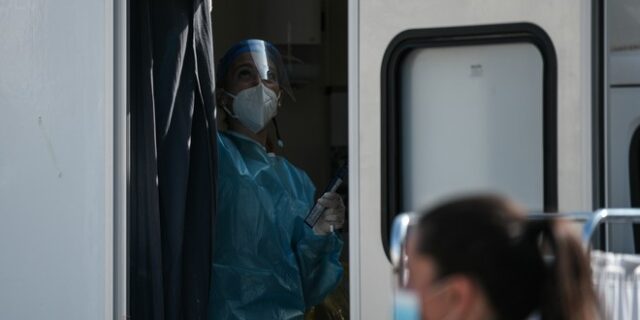 Κορονοϊός: 2422 νέα κρούσματα στην Ελλάδα, 63 θάνατοι και ρεκόρ με 443 διασωληνωμένους