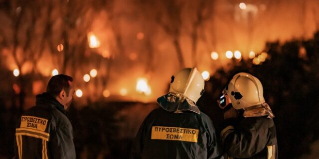 Σάμος: Φωτιά στον υπαίθριο καταυλισμό γύρω από το ΚΥΤ