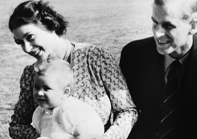 Βασίλισσα Ελισάβετ-Φίλιππος: Η συγκινητική φωτογραφία για τα 73 χρόνια γάμου