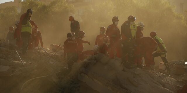 Τουρκία: Στους 76 οι νεκροί και 962 τραυματίες από τον σεισμό
