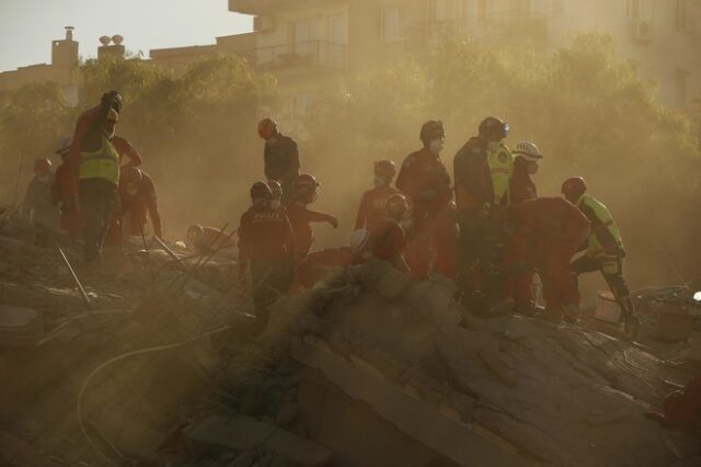 Τουρκία: Στους 76 οι νεκροί και 962 τραυματίες από τον σεισμό
