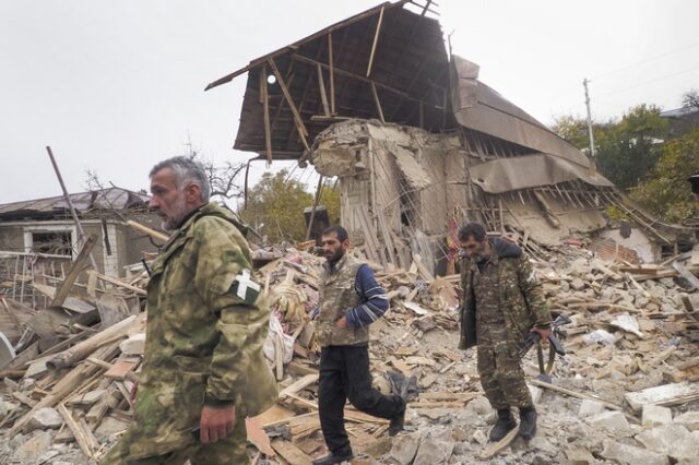 Ναγκόρνο Καραμπάχ: Τρεις άμαχοι σκοτώθηκαν σε βομβαρδισμούς – Διαψεύδουν οι Αζέροι