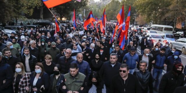 Αρμενία: Χιλιάδες άνθρωποι απέτισαν φόρο τιμής στα θύματα του Ναγκόρνο Καραμπάχ