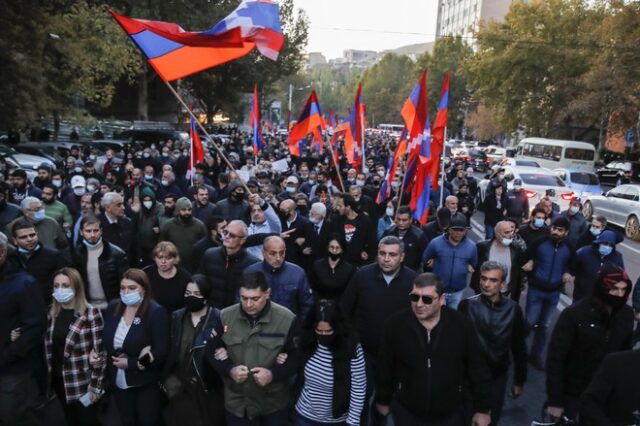 Αρμενία: Χιλιάδες άνθρωποι απέτισαν φόρο τιμής στα θύματα του Ναγκόρνο Καραμπάχ