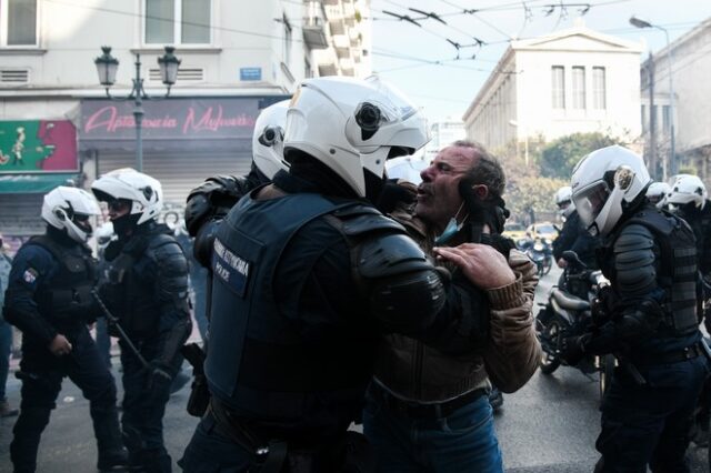 Επεισόδια στο κέντρο της Αθήνας: Αστυνομική βία καταγγέλλει το ΚΚΕ