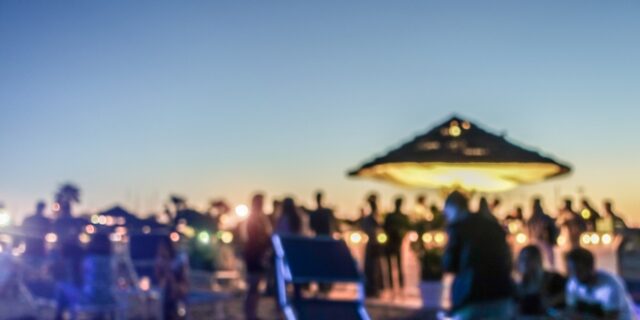 Ρόδος: Οργάνωσαν beach party με 70 άτομα λίγο πριν το lockdown
