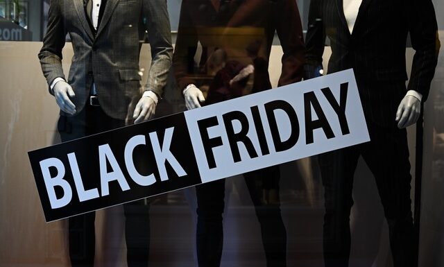 Σε ρυθμούς Black Friday ηλεκτρονικά καταστήματα και καταναλωτές