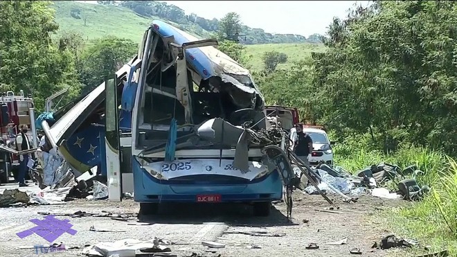 Βραζιλία: Σφοδρή σύγκρουση λεωφορείου με φορτηγό – Πάνω από 41 νεκροί