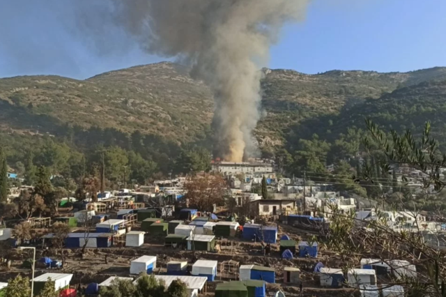 Φωτιά στο ΚΥΤ Σάμου: Καταστράφηκαν εστιατόρια και σκηνές
