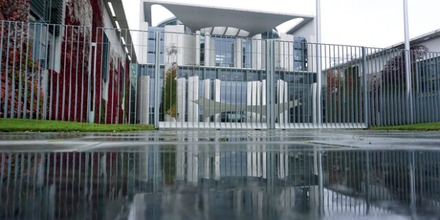 Γερμανία: Αυτοκίνητο έπεσε πάνω στην πύλη του γραφείου της Μέρκελ