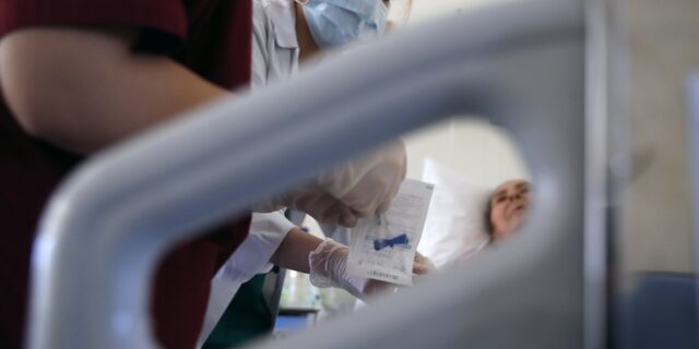 Πιθανή η επιστράτευση ιδιωτών γιατρών – Προς επίταξη και σε Λάρισα και Βόλο 