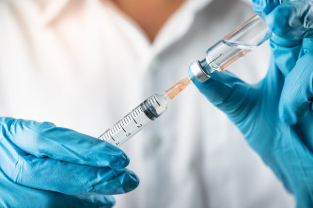 Εμβόλιο κορονοϊού: Ο ΕΟΦ αναμένει την κατάθεση της πρώτης αίτησης έγκρισης