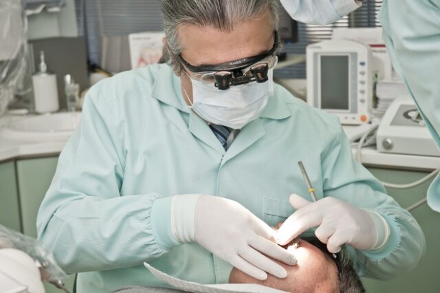 Μπάχαλο με τους οδοντιάτρους: Επανεξετάζεται το υποχρεωτικό rapid test για επίσκεψη