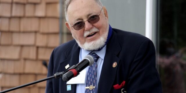 Γερουσιαστής στην Αλάσκα χλεύαζε τον κορονοϊό αλλά τώρα δήλωσε θετικός