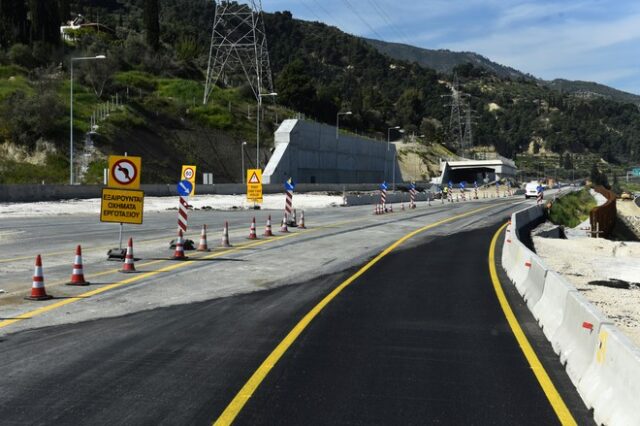 Παγώνουν για 3 εβδομάδες διαγωνισμοί, οικοδομικές άδειες και αυθαίρετα