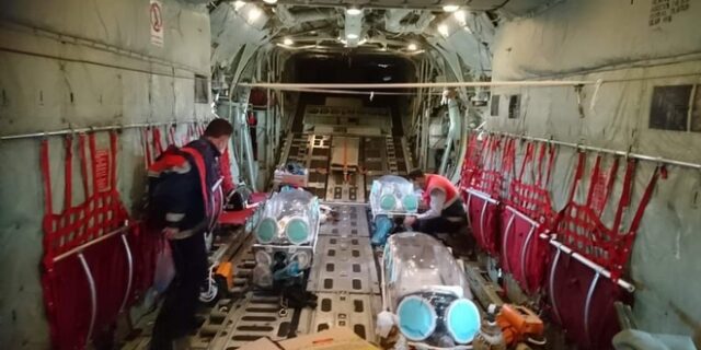 Κορονοϊός: Με C-130 έφτασαν διασωληνωμένοι ασθενείς από τη Βόρεια Ελλάδα στην Αθήνα