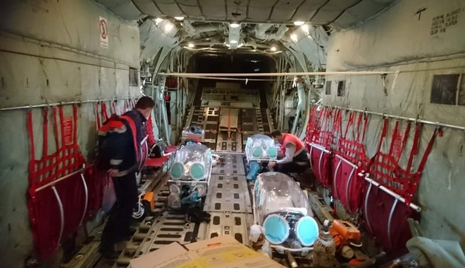 Κορονοϊός: Με C-130 έφτασαν διασωληνωμένοι ασθενείς από τη Βόρεια Ελλάδα στην Αθήνα