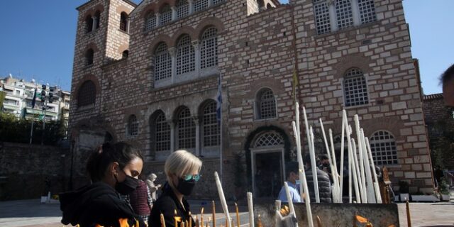 Θεσσαλονίκη: Πρόστιμο 1.500 ευρώ σε δύο ιερείς για συγχρωτισμό σε ναούς