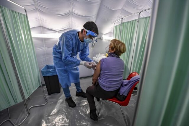 Αμερικανοί επιστήμονες: Οι εμβολιασμοί δεν θα σταματήσουν την εξέλιξη του κορονοϊού