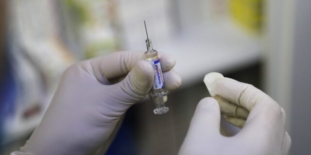 Εμβόλιο της Οξφόρδης: Πριν τα Χριστούγεννα τα τελικά αποτελέσματα