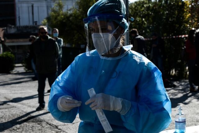 Κορονοϊός: Αντιδράσεις γιατρών για τη διατίμηση των τεστ