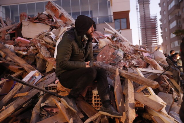 Τουρκία: 42 νεκροί και σχεδόν 900 τραυματίες εξαιτίας του σεισμού