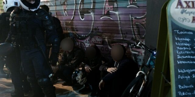 Όργιο καταστολής από την ΕΛΑΣ: Έφοδος σε σουβλατζίδικα και προσαγωγές σκυλιών