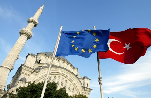 Κομισιόν: “Παρακολουθούμε την Τουρκία – Τα πάντα είναι στο τραπέζι”