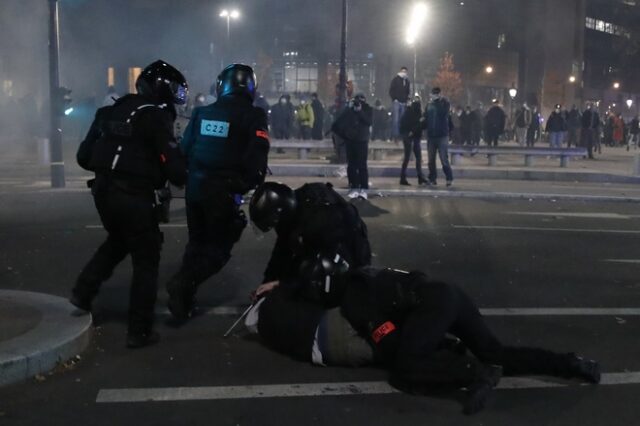 Γαλλία: Ξαναγράφουν το νόμο περί βιντεοσκόπησης των αστυνομικών