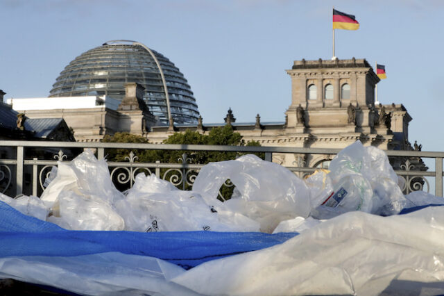Γερμανία: Η Bundestag ψήφισε την κατάργηση της πλαστικής σακούλας
