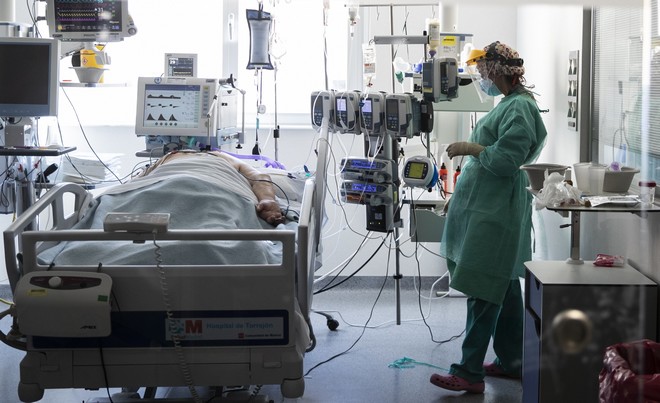 Κορονοϊός: Είσοδος σε lockdown με νοσοκομεία περιορισμένων δυνατοτήτων